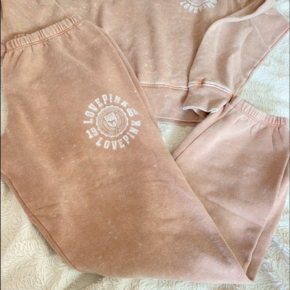 Vs pink classic pant off the shoulder crew stucco beige wash heritage logo - Picture 5 of 12